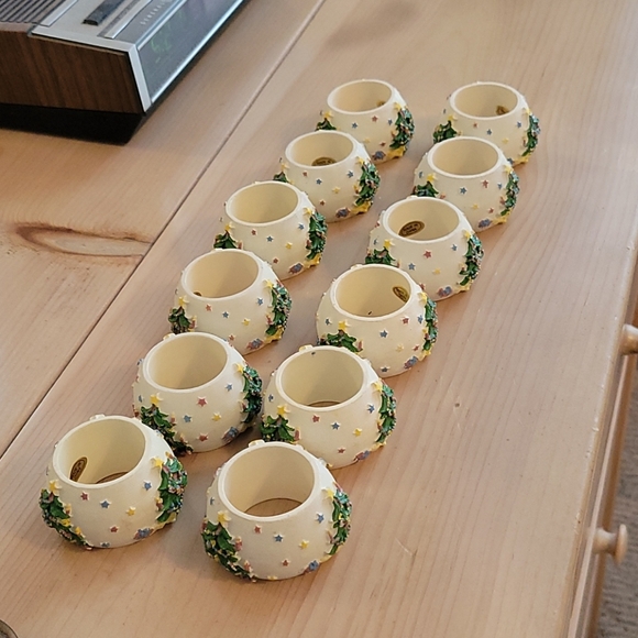 Dozen (12) Resin Christmas Tree Napkin Rings - Picture 4 of 6